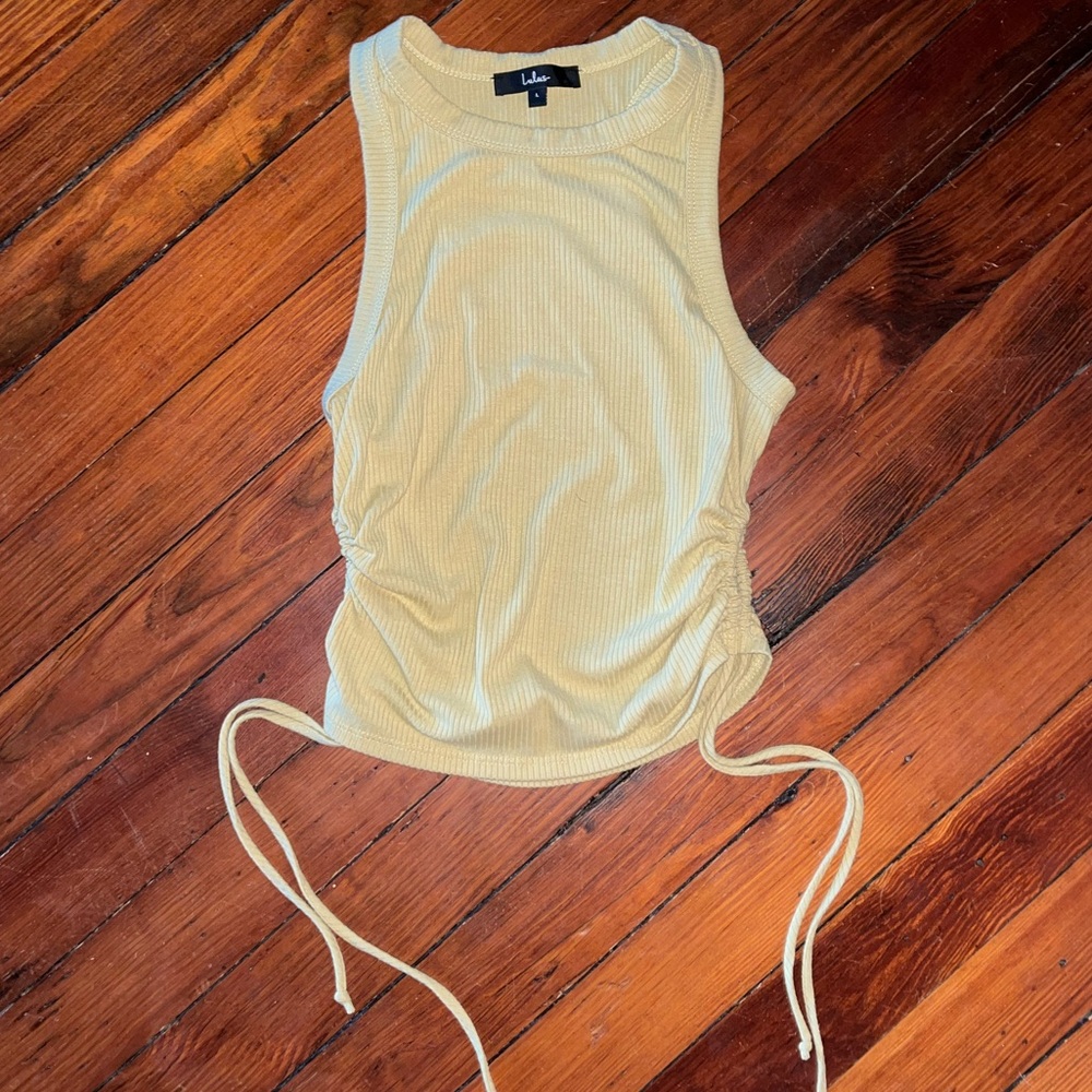 Lulu’s women’s chartreuse fashion tank with side peepholes and ties